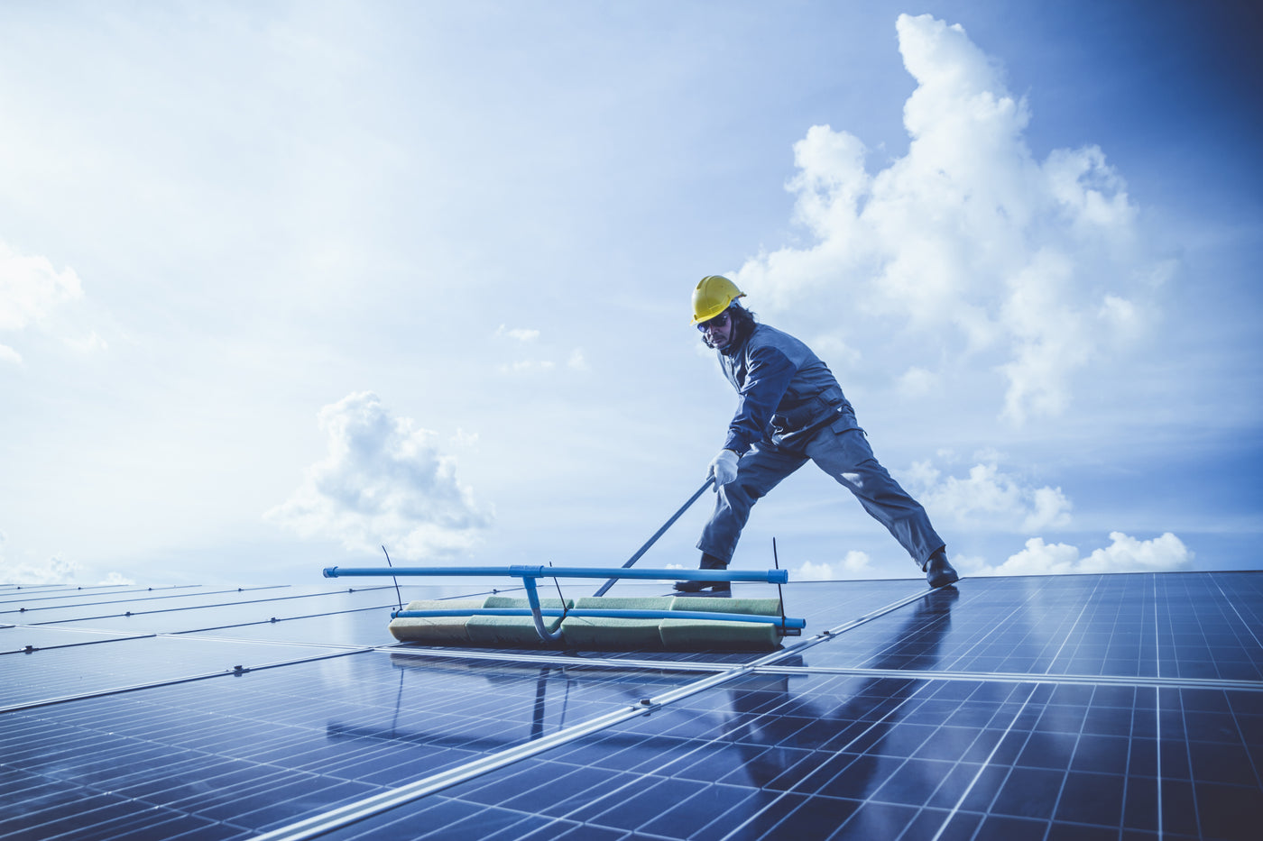 How to Clean Solar Panels for Optimal Performance?