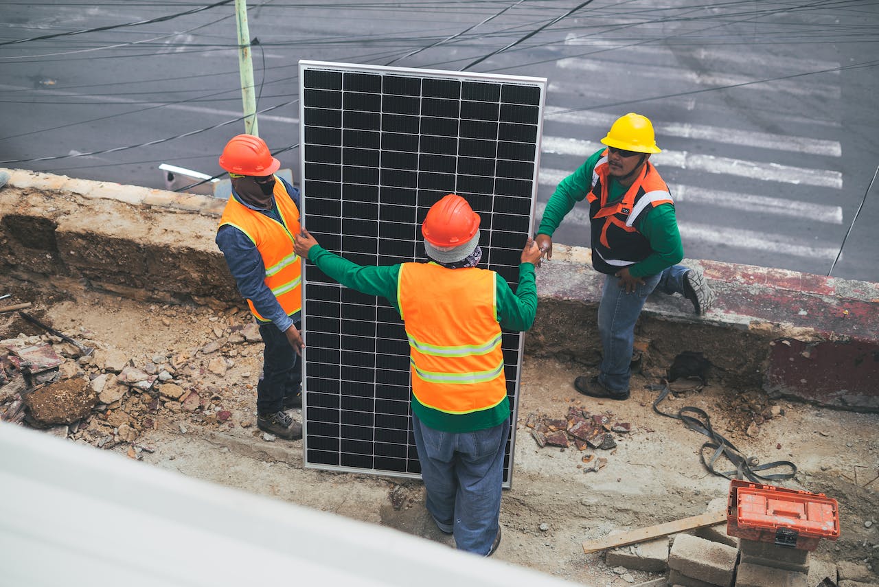 How Do Solar Panels Work to Harness Sunlight into Energy?